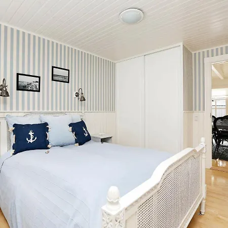 Three-bedroom Holiday In 13