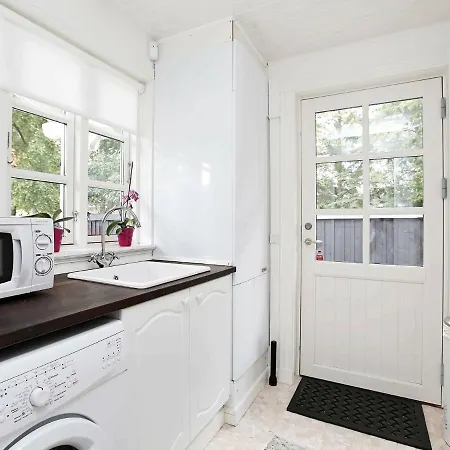 Three-bedroom Holiday In 13 *