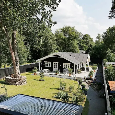 Three-bedroom Holiday In 13