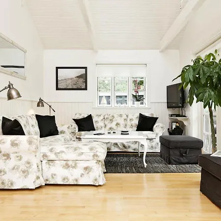 Three-bedroom Holiday In 13 Prázdninový dům Gilleleje
