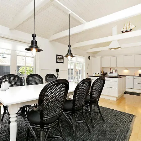 Three-bedroom Holiday In 13 Prázdninový dům Gilleleje