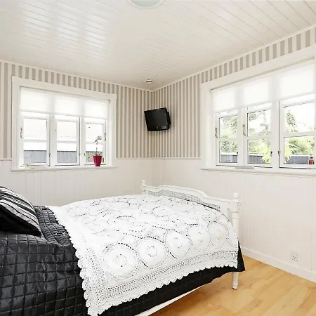 Three-bedroom Holiday In 13