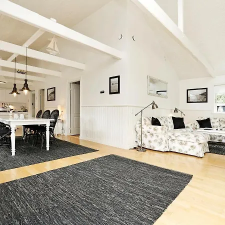Three-bedroom Holiday In 13 Prázdninový dům Gilleleje