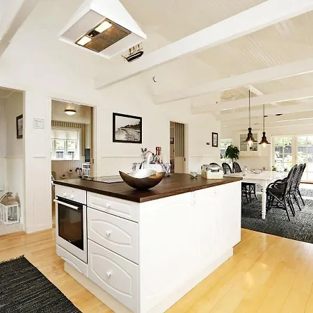 Three-bedroom Holiday In 13 Gilleleje